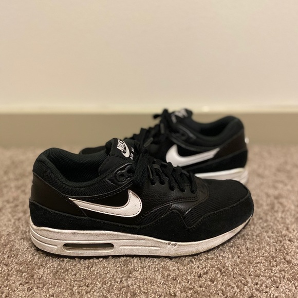 Nike Shoes - Nike Air Max